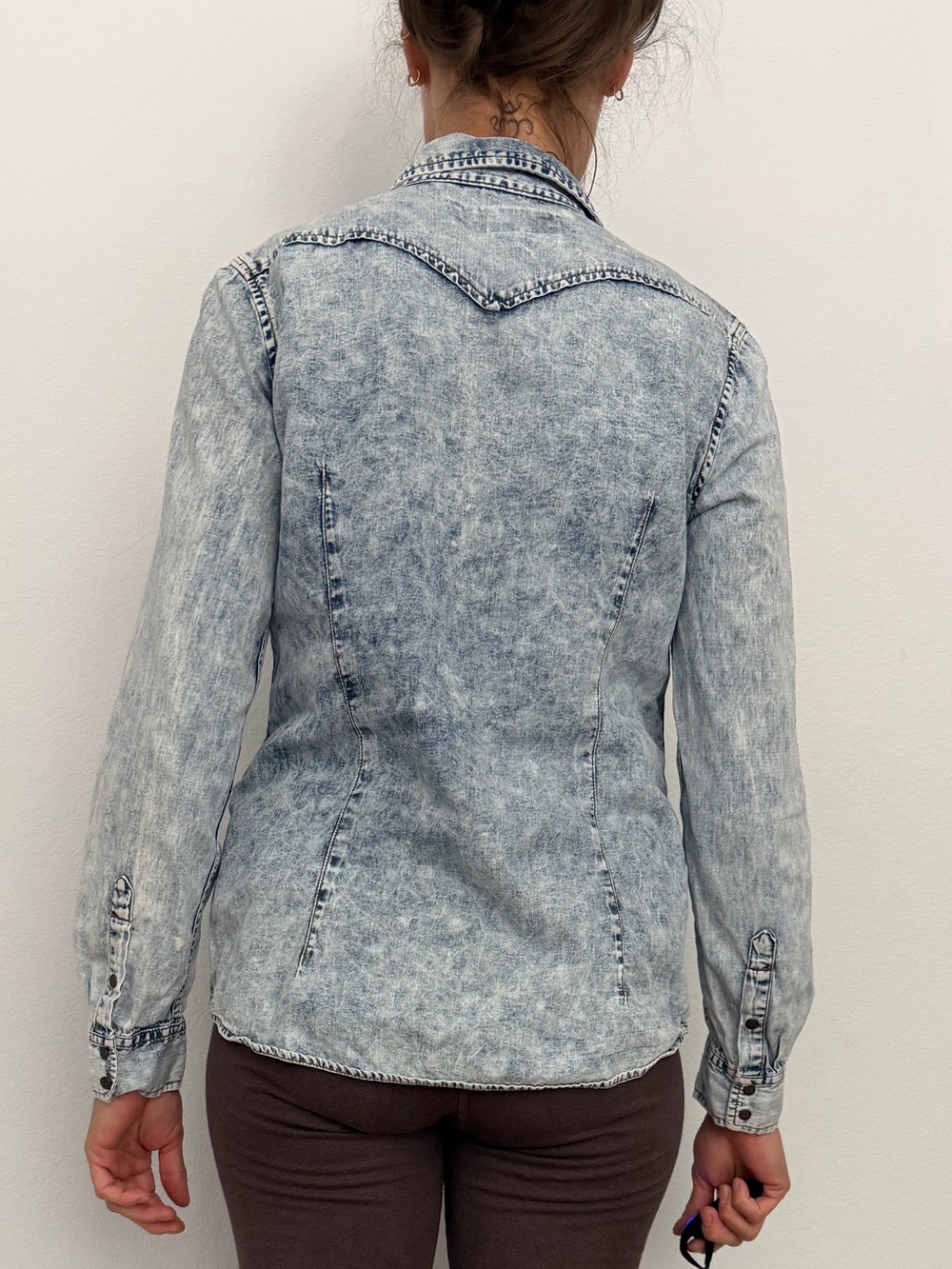 Ryan Michael Indigo Floral Embroidered Acid-Wash Grey Denim Snap Button Shirt - Picture 2 of 16